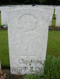 Etaples Military Cemetery - McLaughlin, Horace